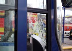 90 Jaehriger Radfahrer Kracht In Strassenbahn 01